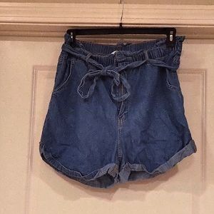 High waisted shorts with tie-H&M- Size 12